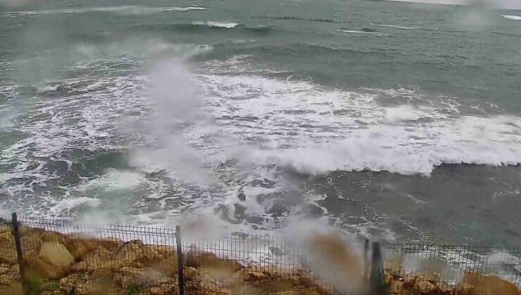 Kocaeli’de fırtına etkili oluyor: Sahillerde dalgalar yükseldi, zirvede yağmur ve sis hakim