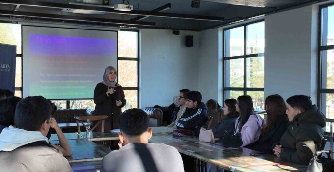 Lise öğrencilerine sınav kaygısı ve stresle başa çıkma yolları anlatıldı