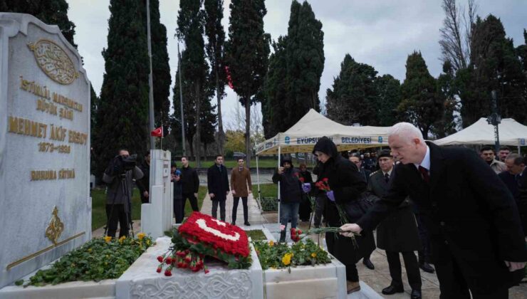 Milli şair Mehmet Akif Ersoy mezarı başında anıldı