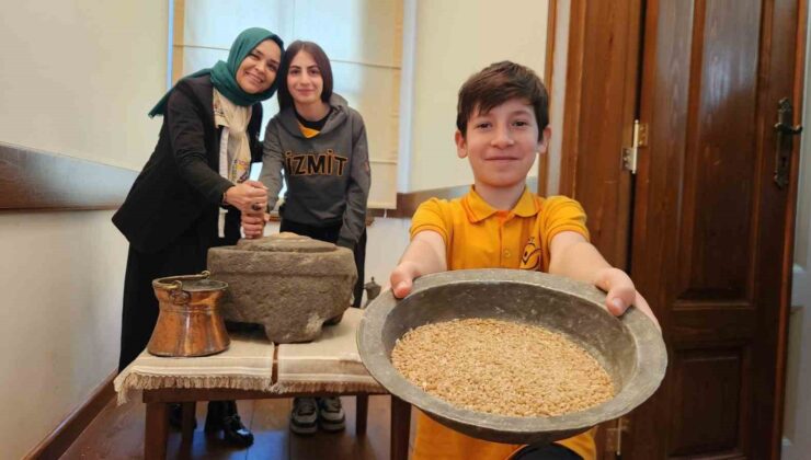 Minik eller taş değirmende buğday öğüttü, zeytin kurdu