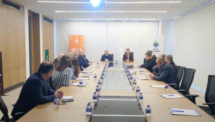 Mobilya öğretmenlerine “Mobilya üretiminde atık yönetimi” eğitimi düzenlendi