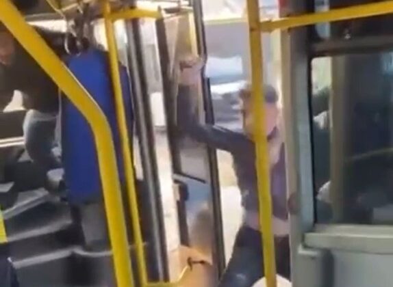 Nilüfer’de otobüsü satırla bastı