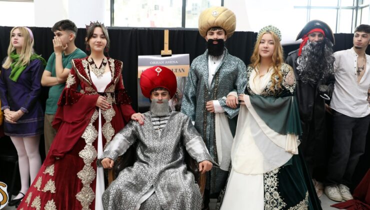 Öğrenciler roman kahramanlarını tanıttı