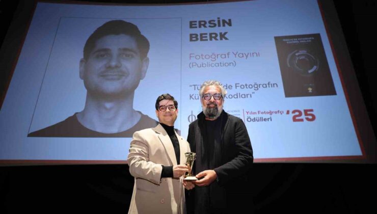 Öğretim görevlisi “Yılın Fotoğraf Yayını” ödülüne layık görüldü
