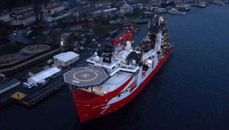 Sakarya gaz sahasında Faz 2 çalışmalarında denizaltına boru hattı kuracak Seven Vega havadan görüntülendi