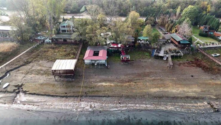 Sapanca Gölü’nde gizli borular, kesilen sazlıklar, işgal edilen kıyılar