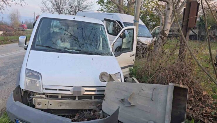 Servis minibüsü hafif ticari araçla çarpıştı: 11 yaralı