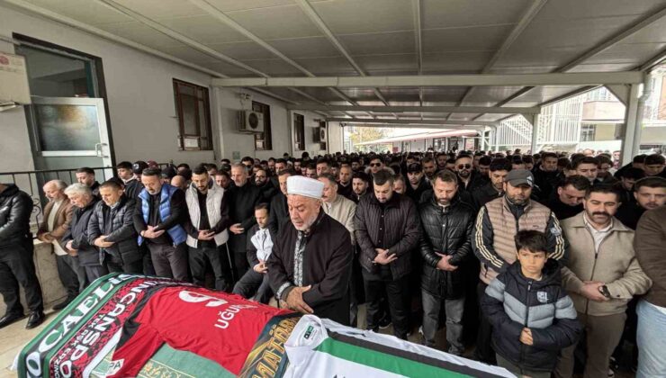 Silahlı kavgada hayatını kaybeden futbolcu Uğurcan Bekçi toprağa verildi