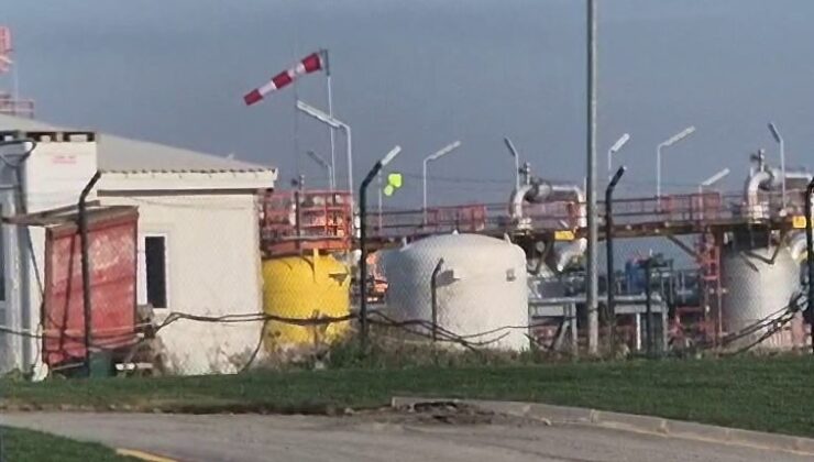 Silivri Botaş tesislerinde yangın ihbarı üzerine çok sayıda ekip bölgeye sevk edildi. Yangın nedeniyle tesislerin boşaltıldığı öğrenildi.