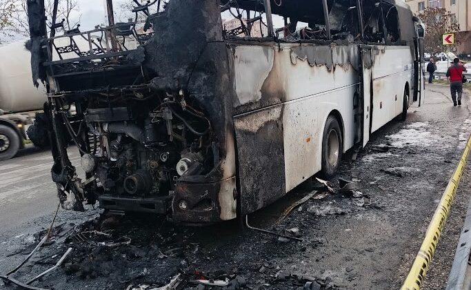 Silivri’de işçi servisi alevlere teslim oldu