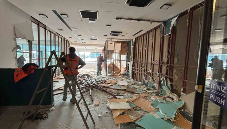 Şişli’de kaçak yapılar tek tek yıkılıyor