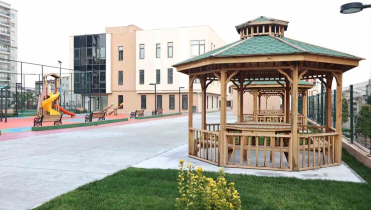 Sultangazi’de D Caddesi zeminaltı otopark, hizmet tesisi, park ve aile sağlığı merkezi birçok ihtiyaca çözüm oldu