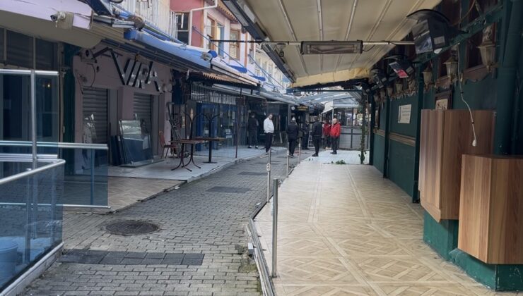 Tarihi Arap Şükrü Sokağı’nda tente krizi