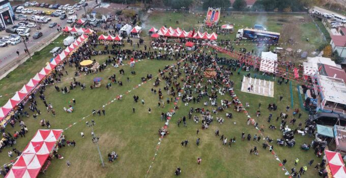Tekirdağ’da hamsi izdihamı: 3 ton hamsi dağıtıldı