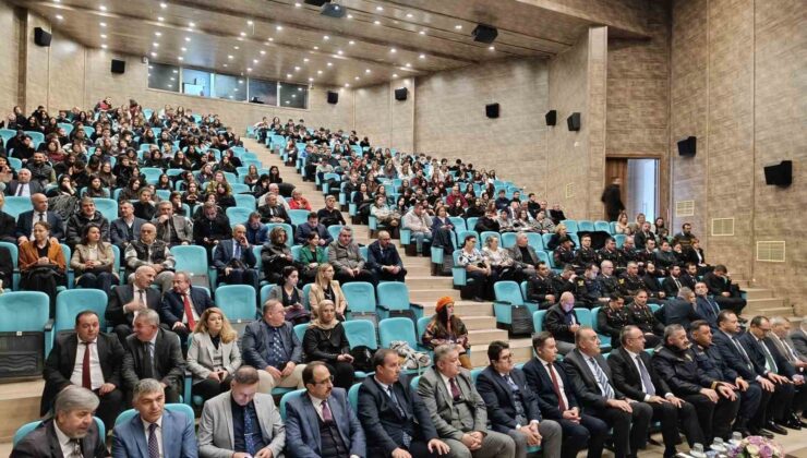 Tekirdağ’da Yahya Kemal Beyatlı anıldı