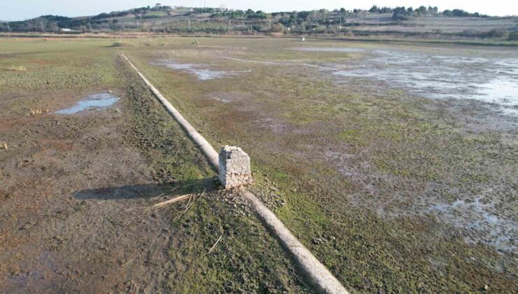 Terkos Gölü’nde su çekilince tarihi su kanalları gün yüzüne çıktı