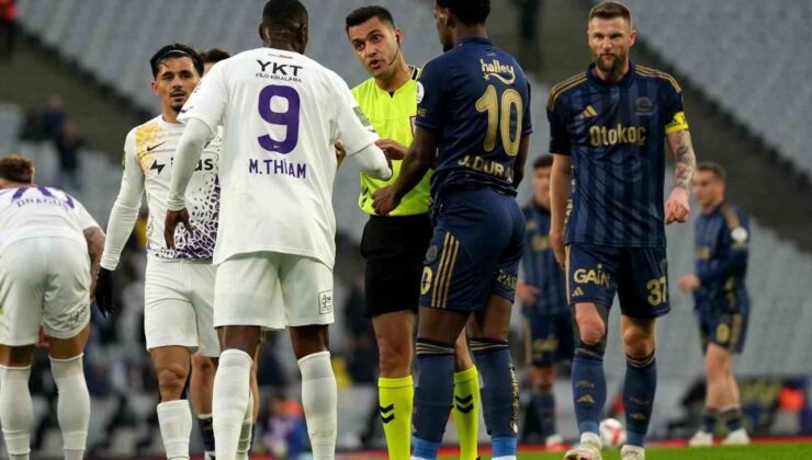 Trendyol Süper Lig: Eyüpspor: 0 – Fenerbahçe: 2 (İlk yarı)