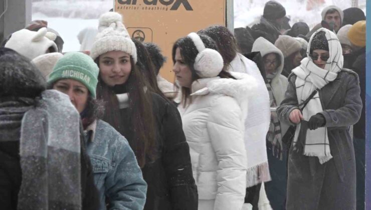 Uludağ’a yoğun kar yağdı, pistler doldu taştı