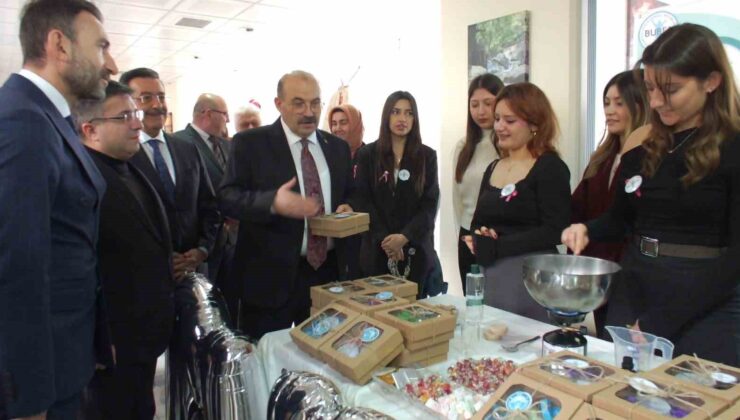 Üniversiteliler 30 projenin tanıtımını yaptı