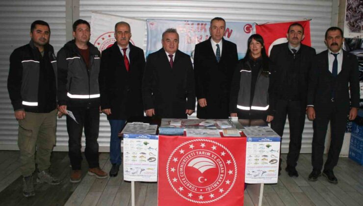 Vatandaşları bilgilendirmek için pazarda “Sağlık için Balık” konulu stant kuruldu