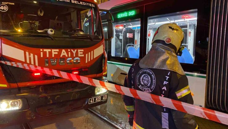 Yaşlı kadın yolun karşısına geçmek isterken tramvayın altında kaldı