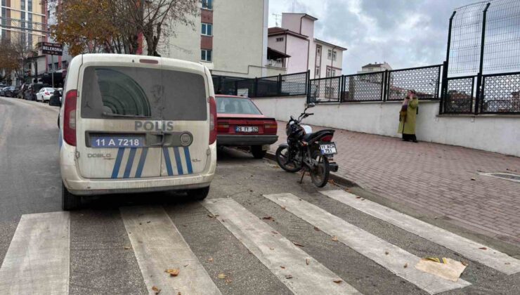 Yayaya yol verirken, arkadan motosiklet çarptı