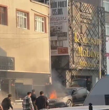 Yeni aldığı otomobilinden alevler yükseldi, yangını söndürdü