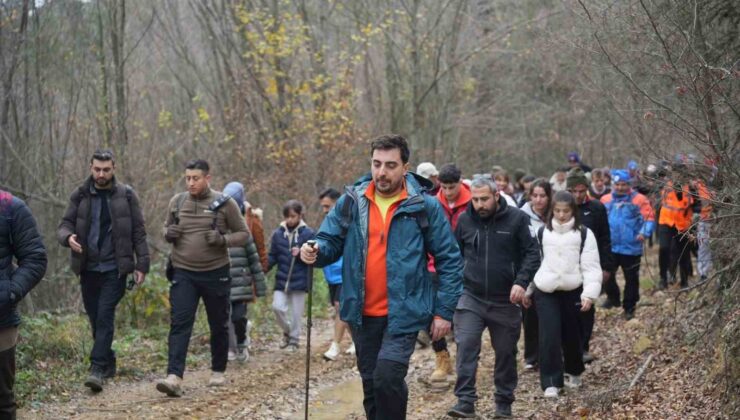 Yenişehir’de doğa yürüyüşü ile gençler stres attı