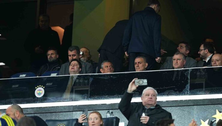 Bakan Bak, Fenerbahçe-Nottingham Forest maçını takip etti