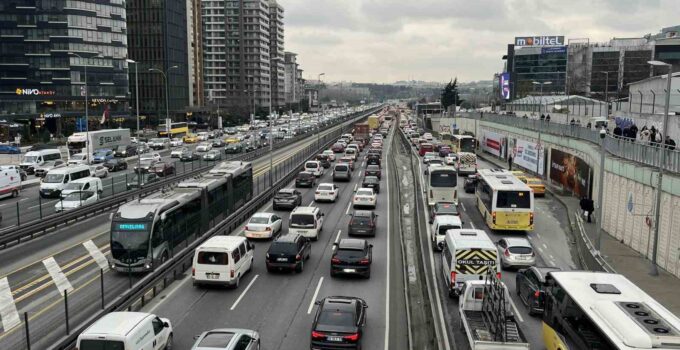 İstanbul’da iftar öncesi trafik yoğunluğu yüzde 87’e çıktı