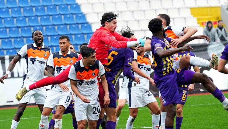 Trendyol Süper Lig: Eyüpspor: 0 – RAMS Başakşehir: 1 (İlk yarı)