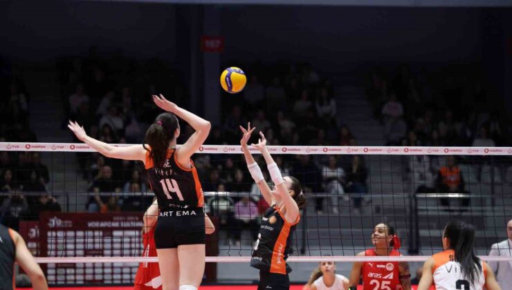 Vodafone Sultanlar Ligi: Aras Kargo: 3 – Eczacıbaşı Dynavit: 2