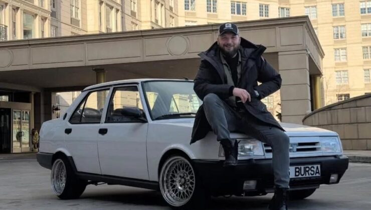 1995 model Tofaş “16” plakası ile New York sokaklarında