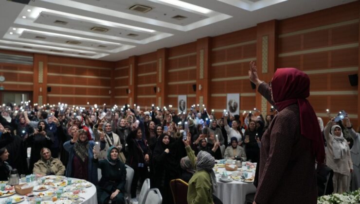 AK Parti İstanbul İl Kadın Kolları Başkanlığı tarafından kadın kolları mahalle başkanlarına yönelik iftar programı düzenlendi