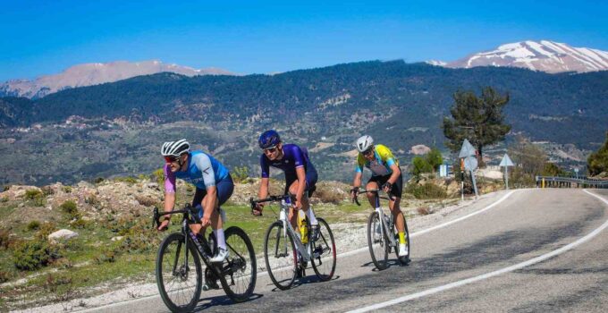 AKRA Gran Fondo Antalya’da pedallar ‘Yeşil Gelecek’ için dönecek