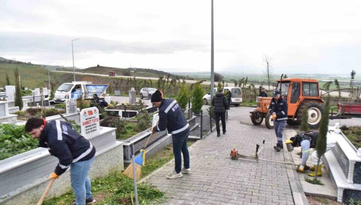 Altıeylül’de bayram öncesi mezarlıklarda yoğun mesai