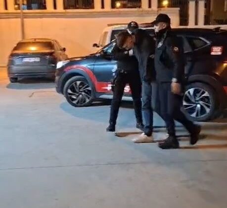 Arnavutköy’de polisten kaçan şüphelinin üzerinden uyuşturucu çıktı