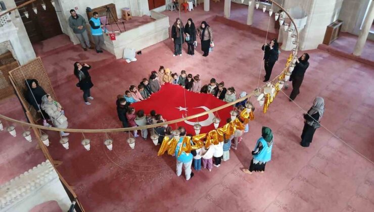 Babaeski’de minik öğrenciler Ramazan etkinliğinde cami ile tanıştı