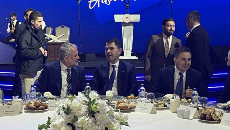 Bakan Kurum: “Devlet ve millet el ele vererek, asrın felaketini, asrın dayanışmasına dönüştüren büyük bir seferberlik başlattık”