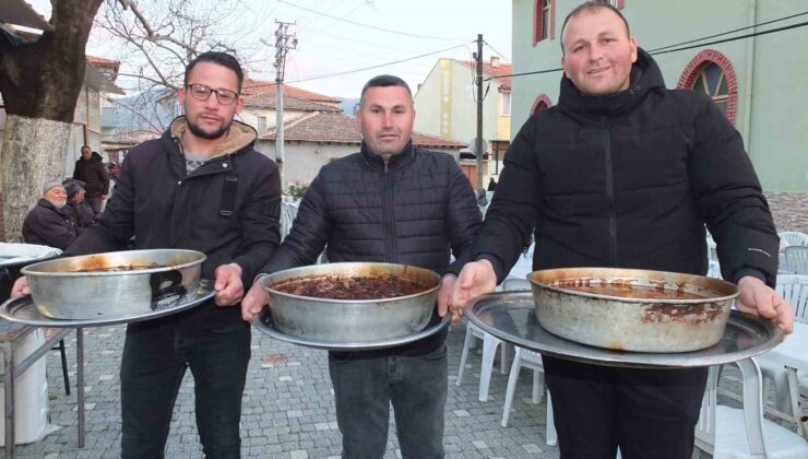 Balıkesir’de geleneksel köy iftarı yüzlerce vatandaşı buluşturdu