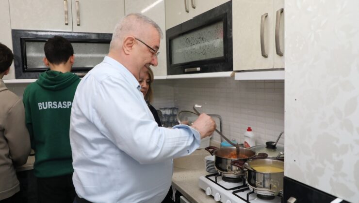 Başkan Ertaş üniversite öğrencilerinin iftar sofrasına konuk oldu