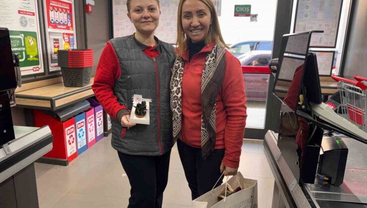 Başkan Tekin, ilçedeki kadın çalışanları ziyaret etti