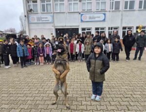 Bilecik’te bomba arama köpek unsurlarıyla tanıtım faaliyeti düzenlendi