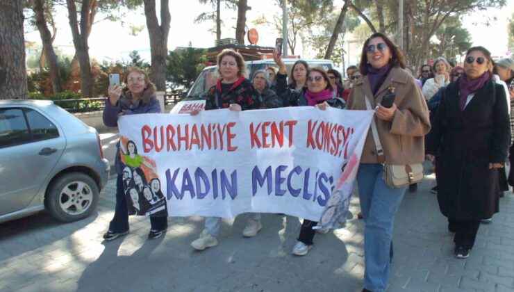 Burhaniye’de sazlı sözlü Kadınlar Günü kutlaması