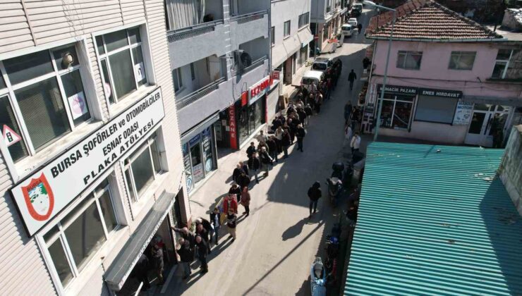 Bursa’da APP plaka izdihamı…Kuyruk sokaklara taştı