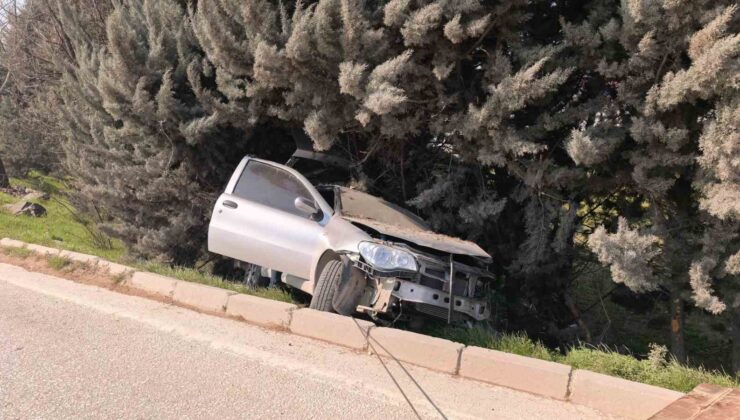 Bursa’da kontrolden çıkan otomobil ağaçlık alana uçtu, 1 yaralandı