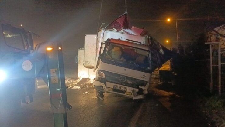 Büyükçekmece’de 8 ton hamsi taşıyan kamyon takla attı: O anlar kamerada