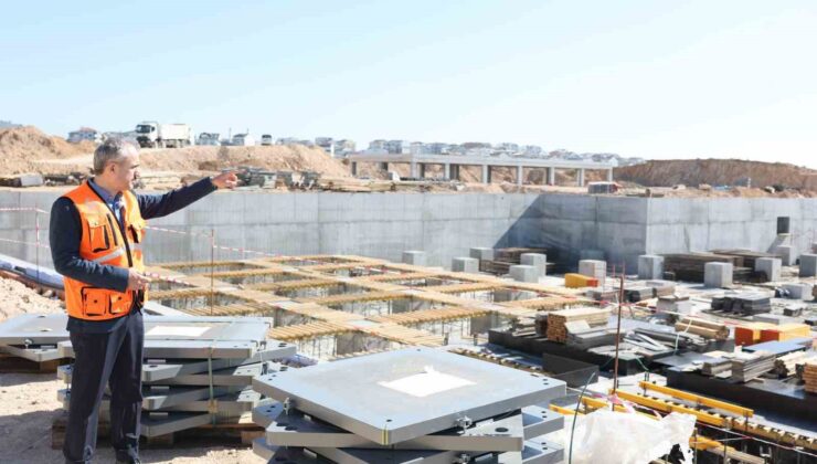 Çayırova Devlet Hastanesi inşaatında deprem izolatörlerinin montajına başlandı