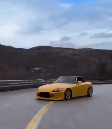 Drift atan otomobil, sosyal medya devriyesine takıldı