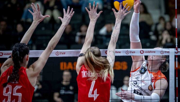 Eczacıbaşı Dynavit normal sezonu galibiyetle tamamladı